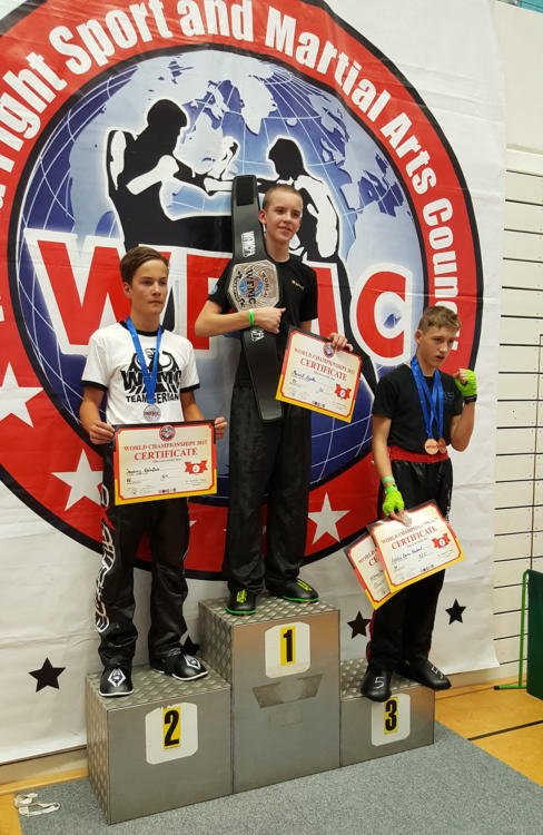 OSV Kickboxen Weltmeistertitel des WFMC-Verbandes Podest Jerry